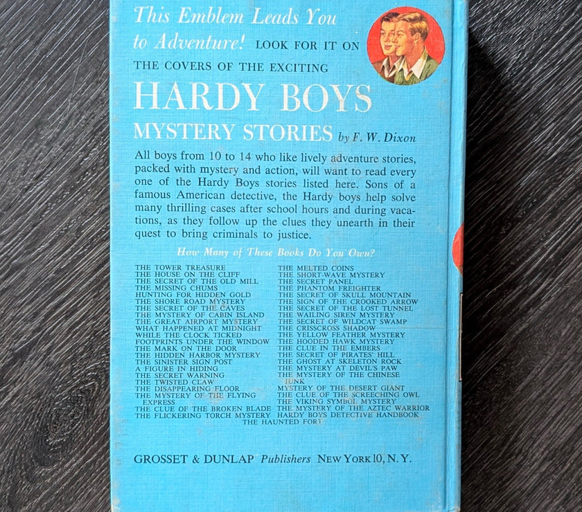 38 The Mystery at Devil's Paw (1959-Brown End Pages):  Hardy Boys Book Blue image 3