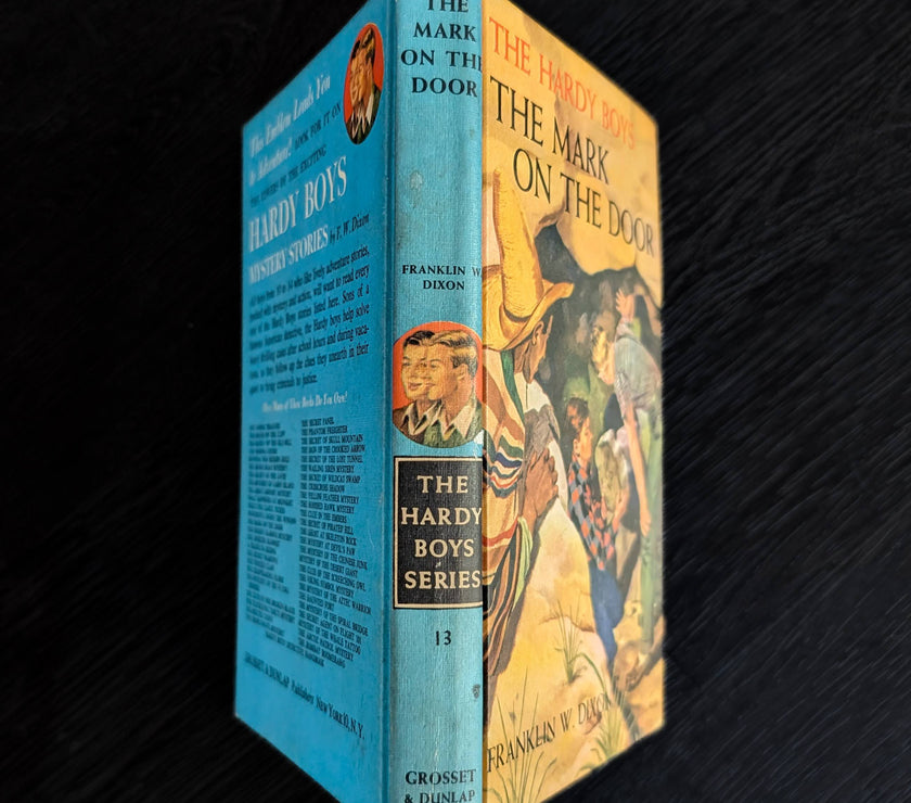 13 The Mark on the Door (1967):  Vintage Hardy Boys Book Blue-Back image 1
