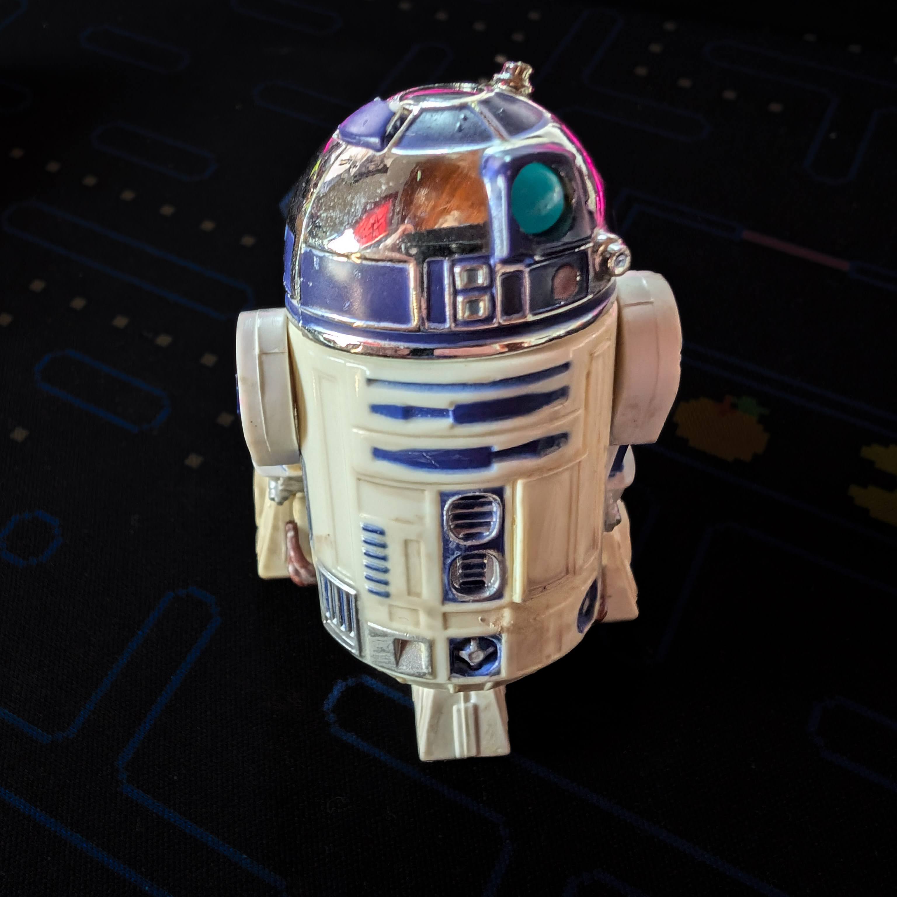 R2-D2 "Battle Damage" & "Sensorscope" Droid 2 Pack 3.75 Action Figure image 2