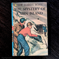 08 The Mystery of Cabin Island (1966-YELLOW NUMBER):  Hardy Boys Book Blu image 0