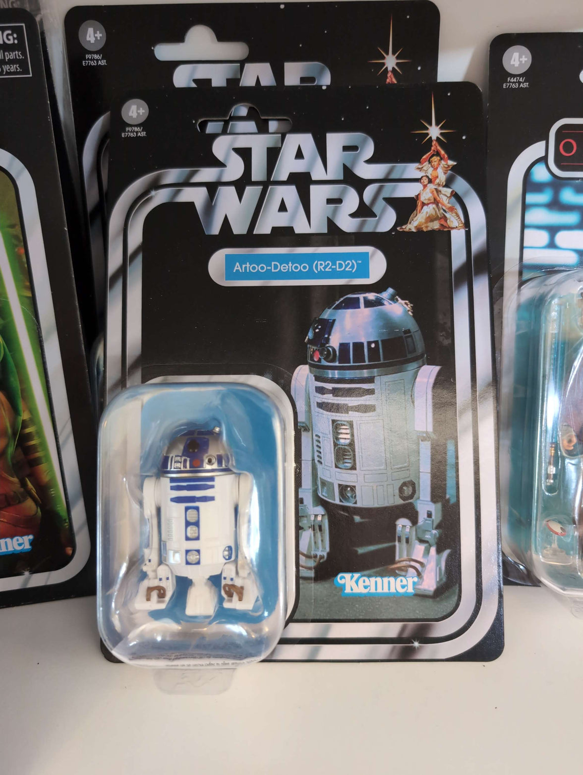Artoo-Detoo R2-D2 Action Figure Star Wars Vintage Collection in classic Kenner packaging by Hasbro.