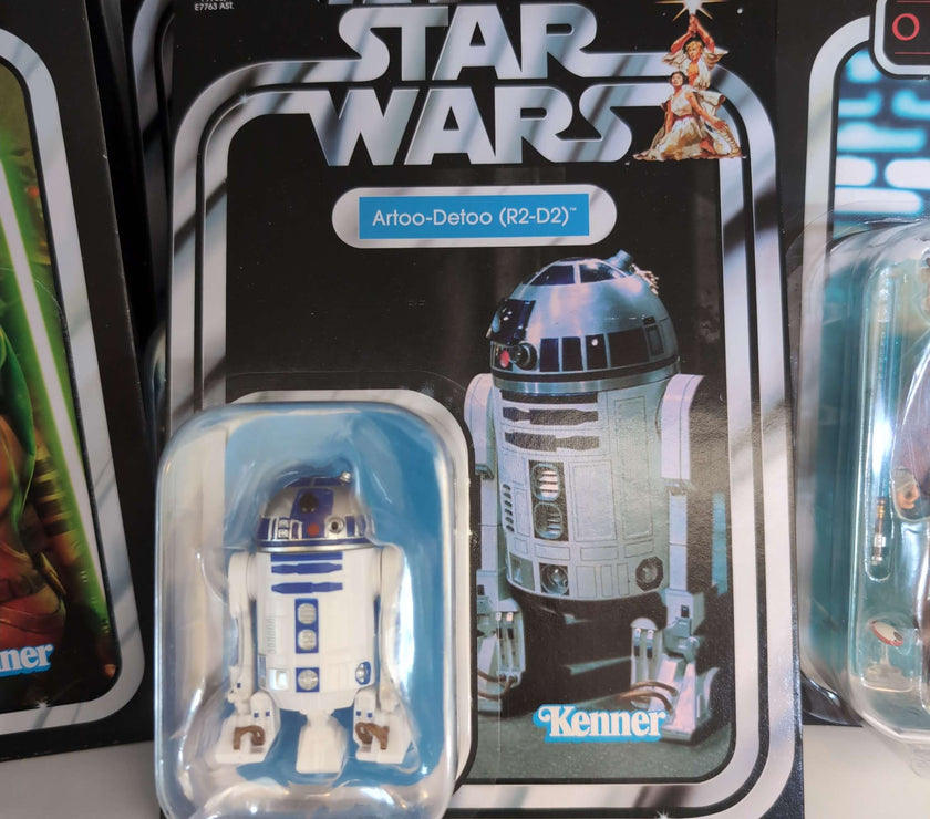 Artoo-Detoo R2-D2 Action Figure Star Wars Vintage Collection in blister pack, retro Kenner style by Hasbro