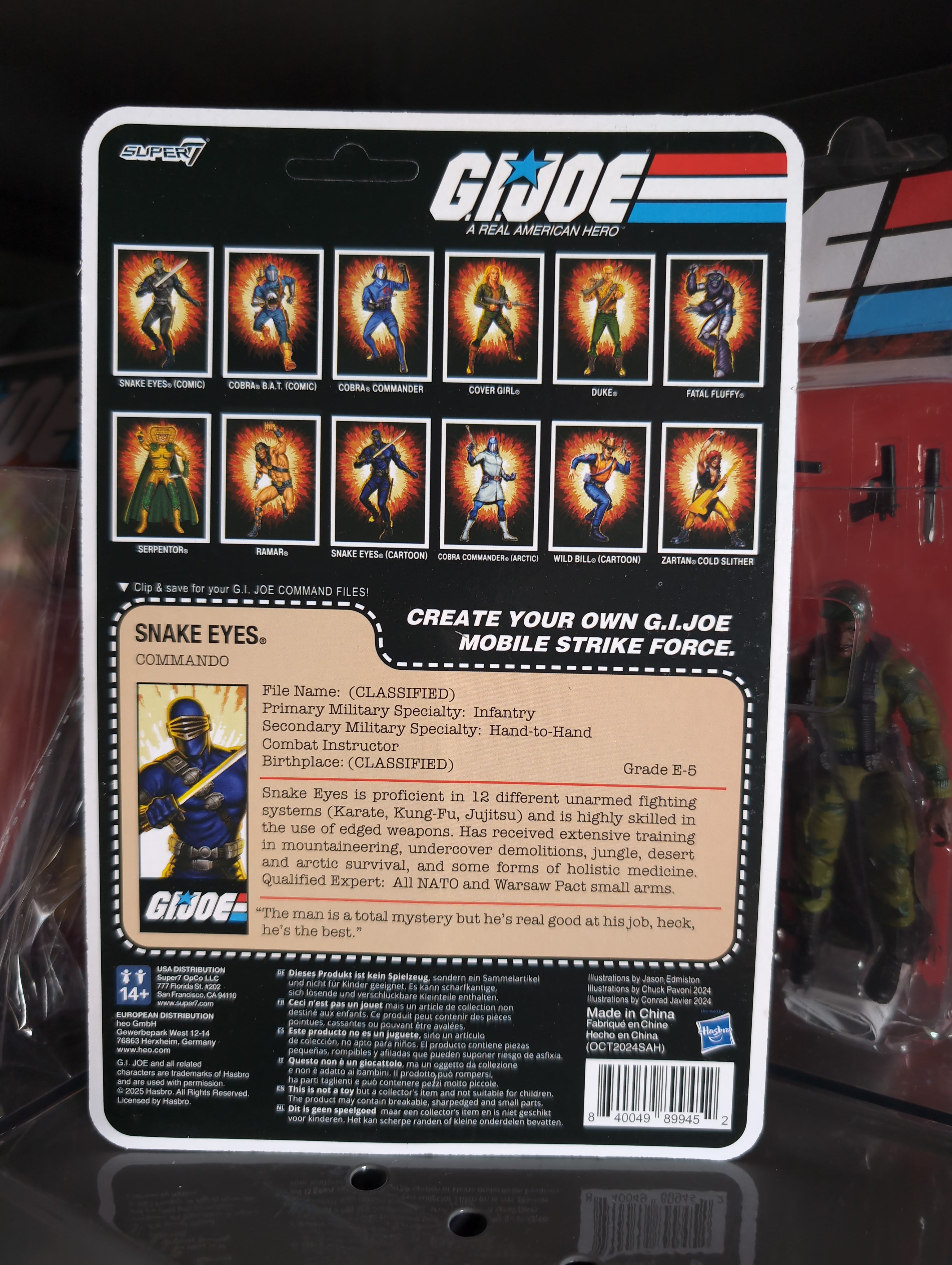 Hasbro G.I. Joe Snake Eyes Commando figure packaging showing character stats and other figures in the series.