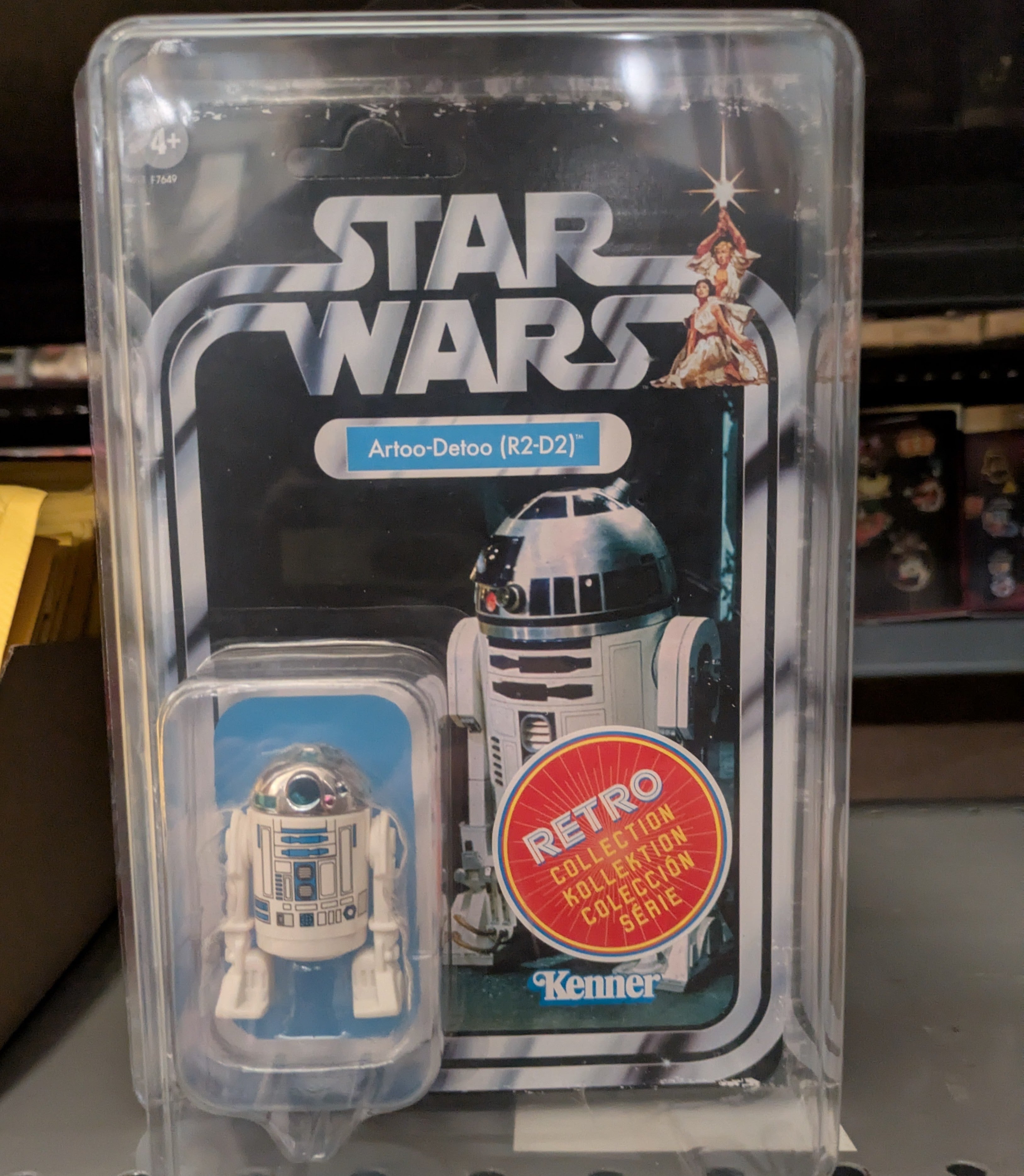 R2-D2 Star Wars Retro Collection Action Figure in case ANH