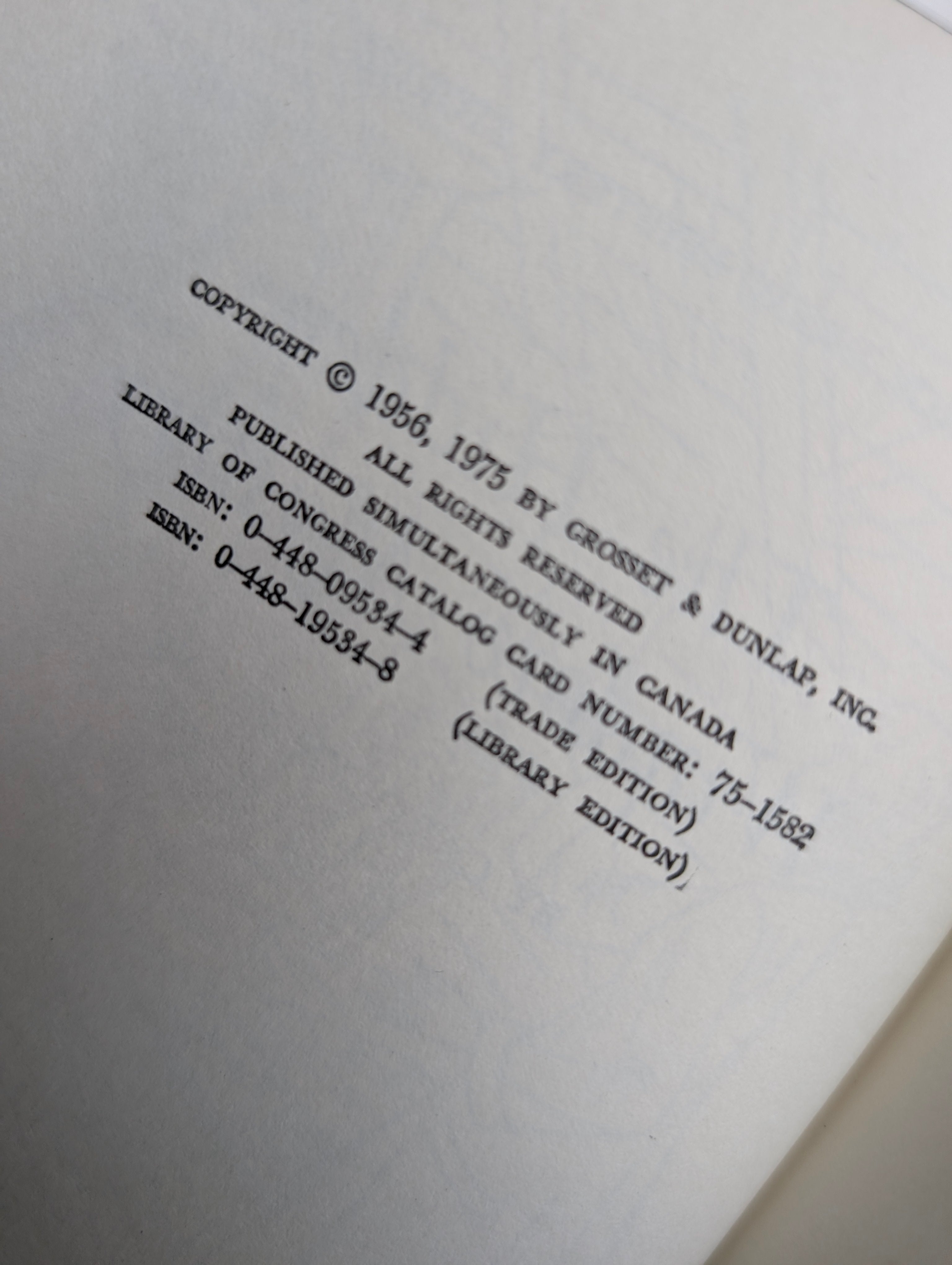 34 The Hidden Window Mystery Nancy Drew Book -1956/1975 (white-endpages)