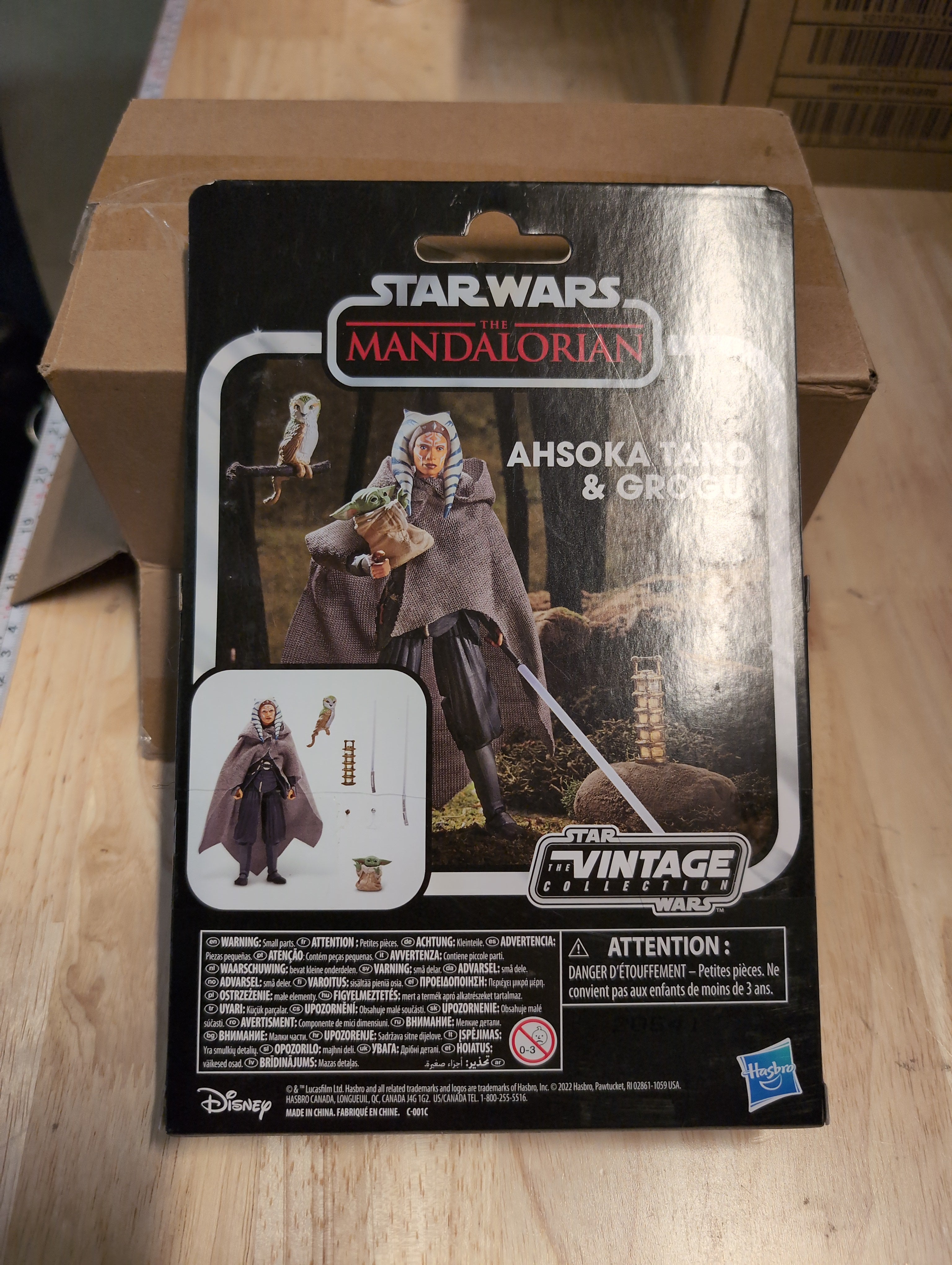 Kenner Star Wars Vintage Collection Ahsoka Tano and Grogu action figure packaging from The Mandalorian series