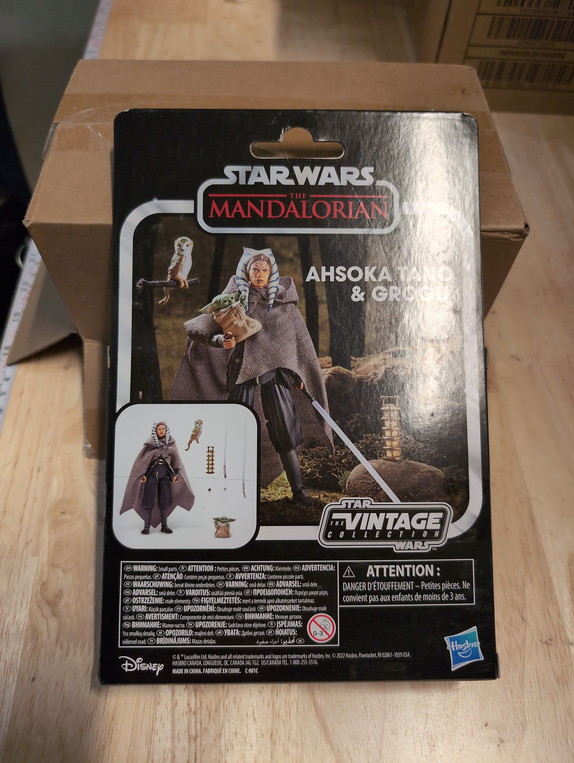 Kenner Star Wars Vintage Collection Ahsoka Tano and Grogu action figure packaging from The Mandalorian series