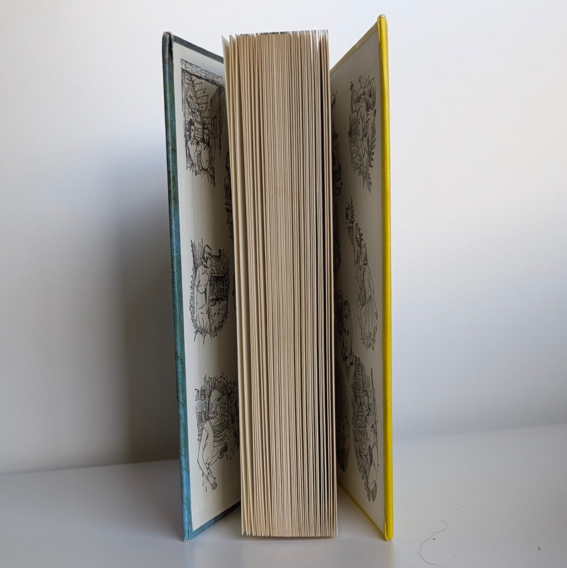 34 The Hidden Window Mystery Nancy Drew Book -1956/1975 (white-endpages)