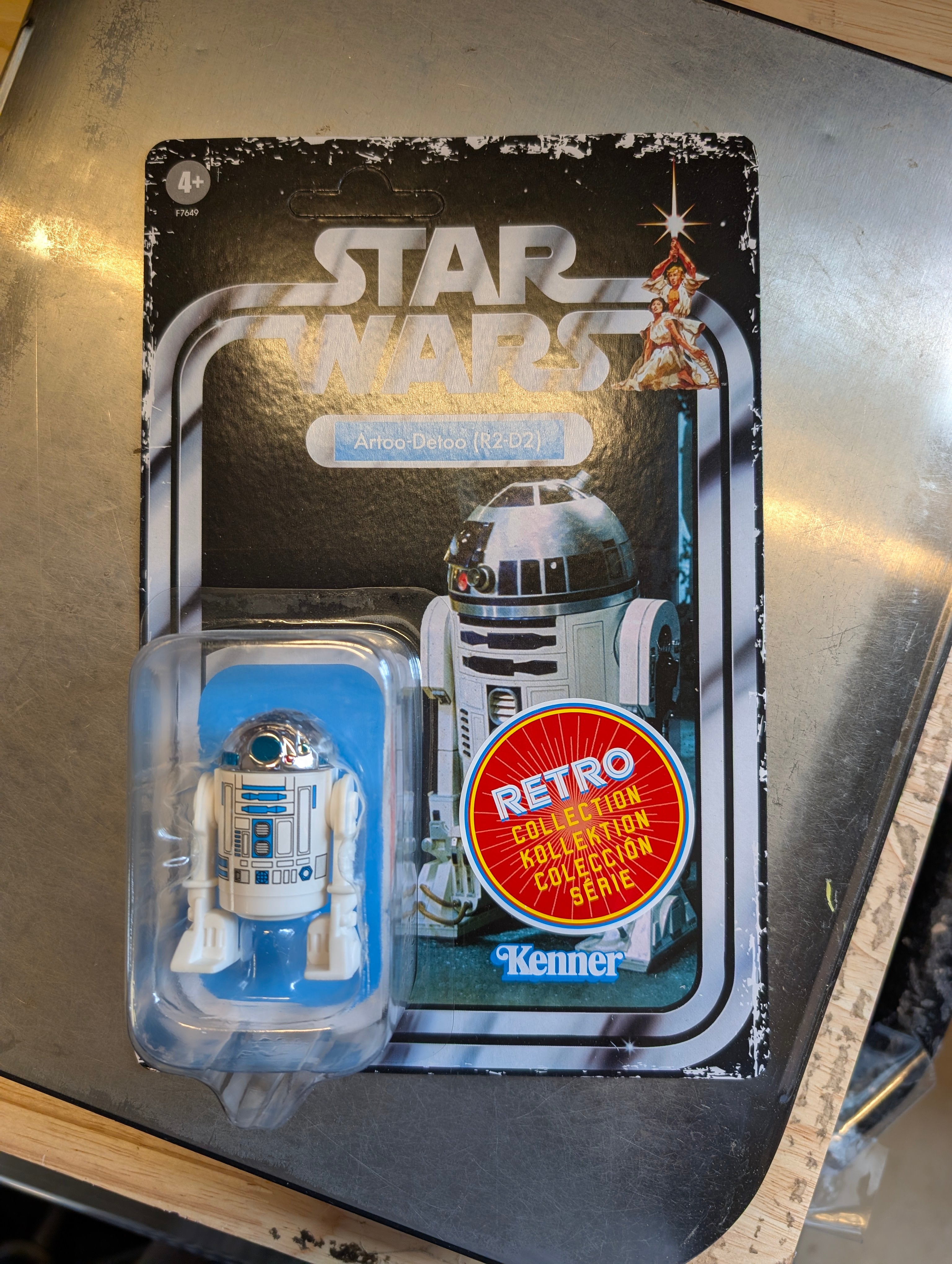 R2-D2 Star Wars Retro Collection Action Figure in case ANH